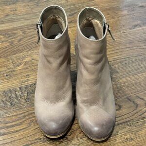 BP. Trolley Leather Stacked Heel Bootie Taupe 6.5